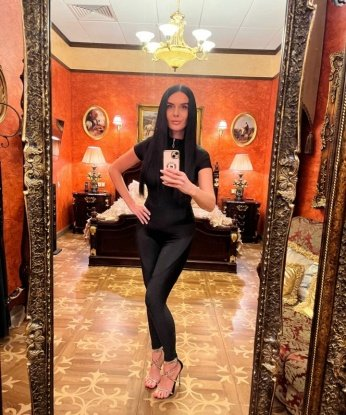 🌟 Опыт, который я приобрела, позволяет мне удовлетворить даже самые сокровенные желания. В Москве я считаюсь настоящей гвоздикой. 🌹Мои услуги настолько разнообразны, что ты не сможешь устоять перед искушением попробовать их все. Позволь мне провести тебя по пути удовольствия и раскрыть тебя во всех отношениях. 🌈Мои фото полностью соответствуют действительности, и я уверена, что они оставят в твоей памяти неизгладимый след. 💫Позвони мне, и моя нежная душа ответит на все вопросы, которые у тебя могут возникнуть. Гарантирую, что наша встреча оставит ощущение абсолютного счастья и удовлетворения. 💌 Не теряй времени, и приезжай ко мне в Москву для незабываемого вечера! 💋 Юлия